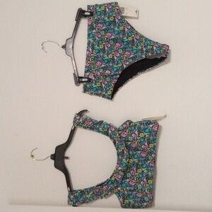Gorgeous BNWT Floral RAISINS set. Sz L